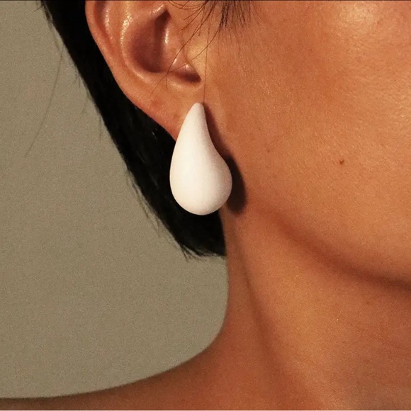 Matte White Tear Drop Water Drop Chunky Earrings - Picture 4 of 8